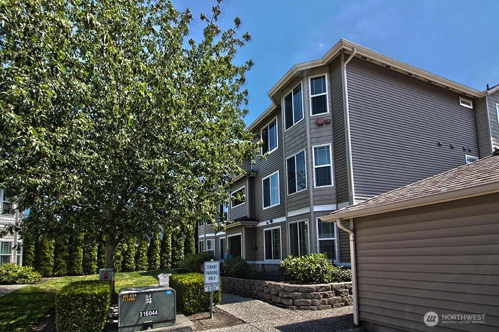 10025 9th Avenue W D-101