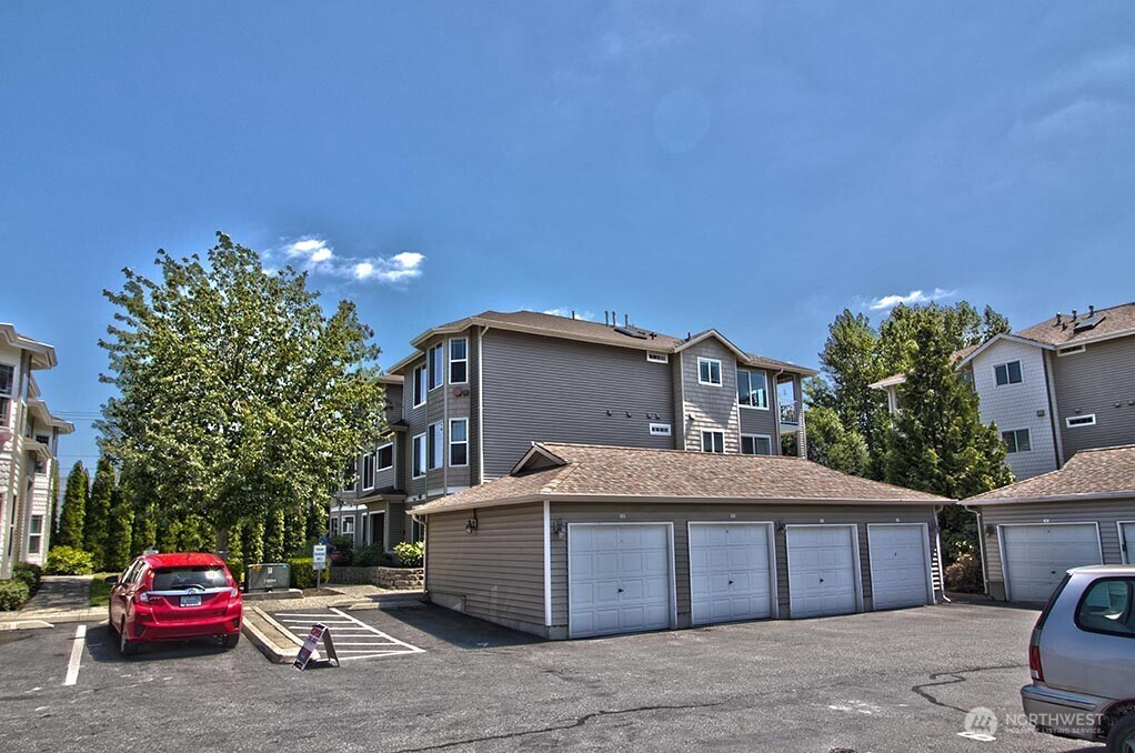 10025 9th Avenue W D-101
