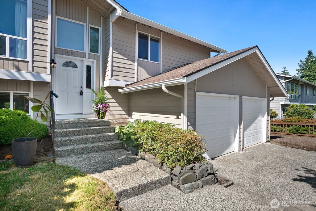 Photo of 4206 SE 1st Place, Renton, WA 98059 (MLS # 2388065)