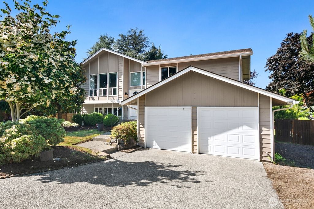 Photo of 4206 SE 1st Place, Renton, WA 98059 (MLS # 2388065)