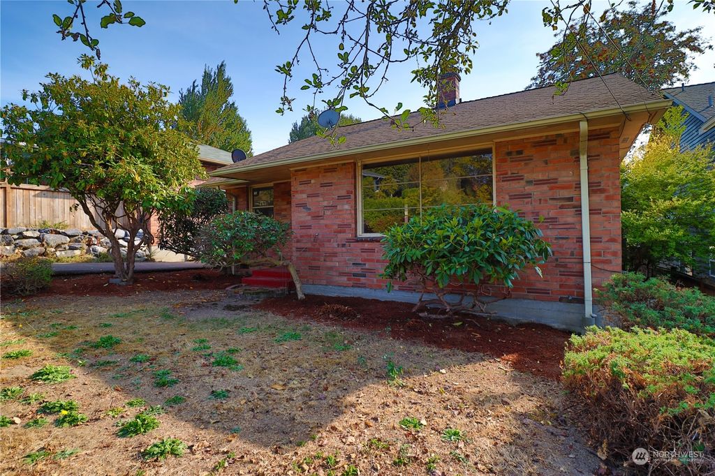 Photo of 3529 SW Kenyon Street, Seattle, WA 98126 (MLS # 2004943)