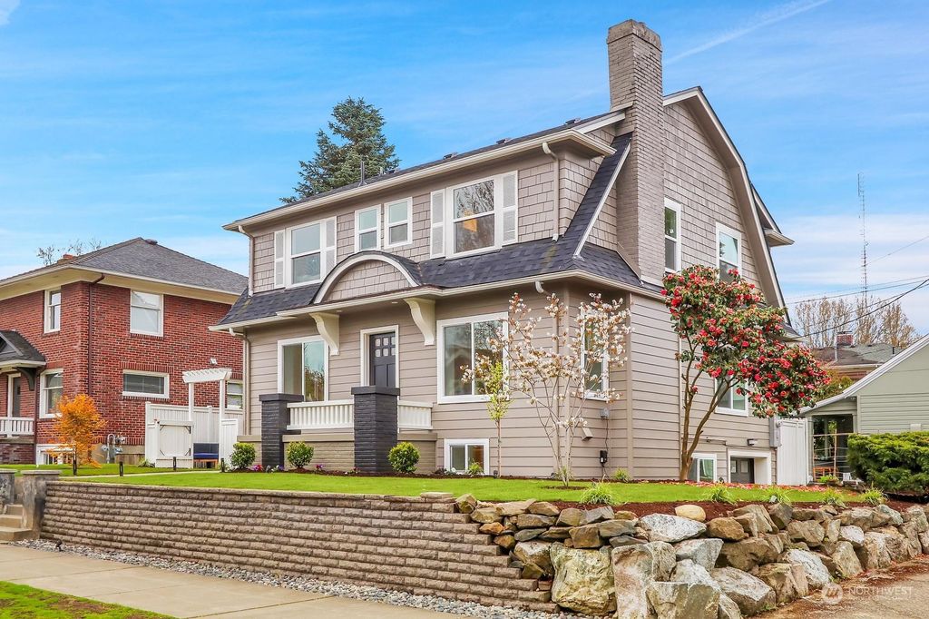 Photo of 109 W Boston Street, Seattle, WA 98109 (MLS # 2220032)