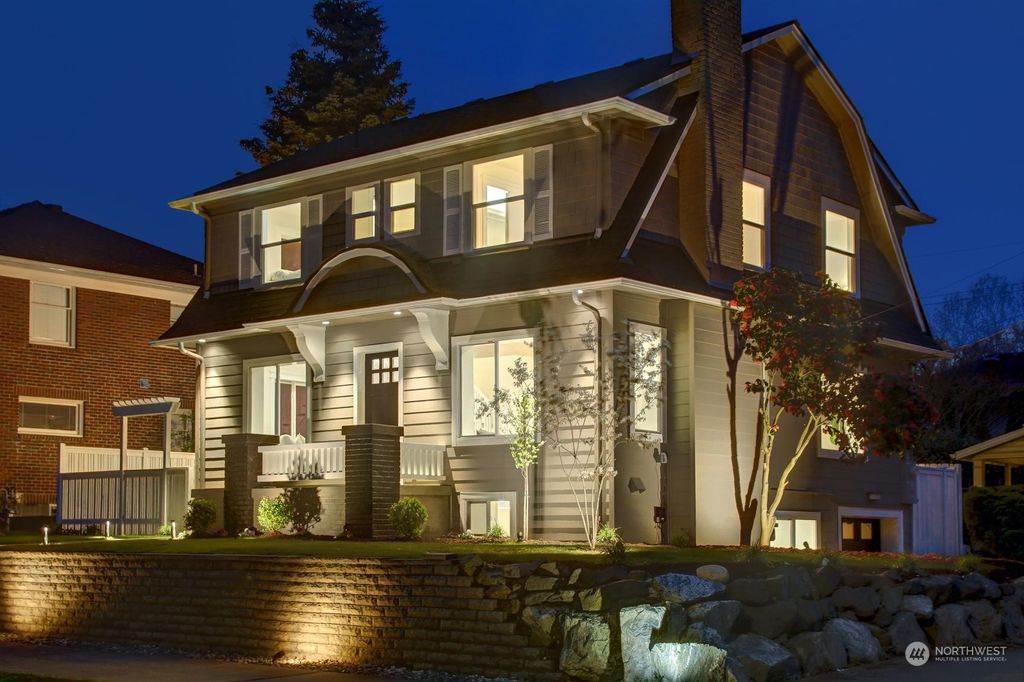 Photo of 109 W Boston Street, Seattle, WA 98109 (MLS # 2220032)