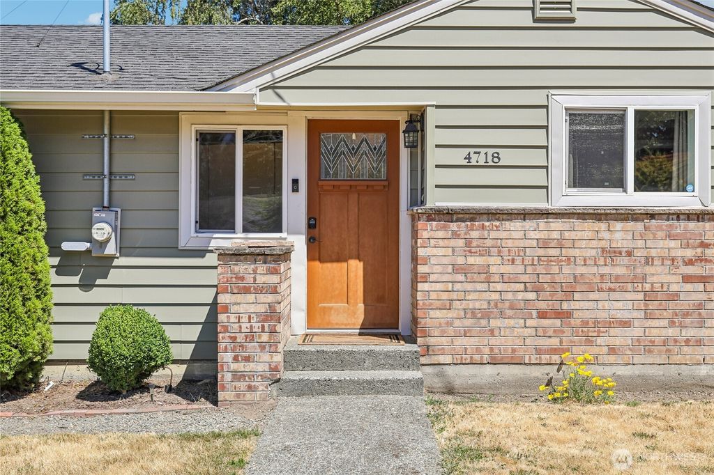 Photo of 4718 S Victor Street, Seattle, WA 98178 (MLS # 2549231)