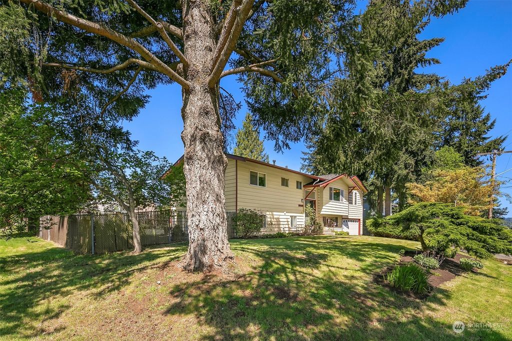 Photo of 19605 65th Avenue NE, Kenmore, WA 98028 (MLS # 2052818)
