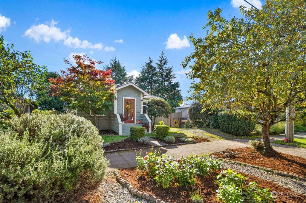 Photo of 633 NW 75th Street, Seattle, WA 98117 (MLS # 2172716)