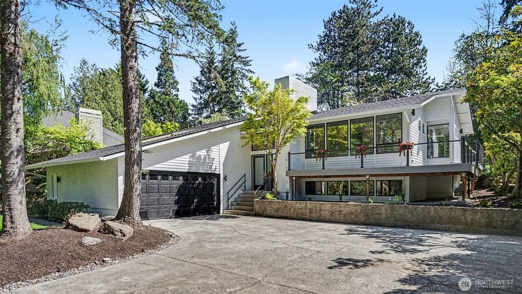 Photo of 6560 W Mercer Way, Mercer Island, WA 98040 (MLS # 2516086)