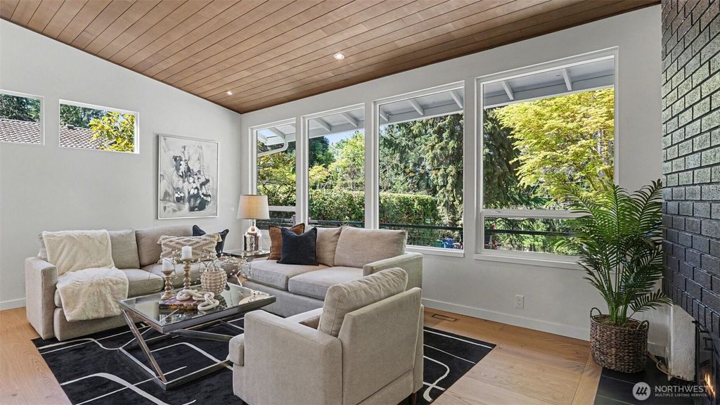 Photo of 6560 W Mercer Way, Mercer Island, WA 98040 (MLS # 2516086)