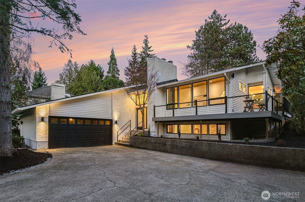 Photo of 6560 W Mercer Way, Mercer Island, WA 98040 (MLS # 2516086)