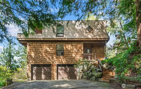 Photo of 13133 66th Place NE, Kirkland, WA 98034 (MLS # 2448035)