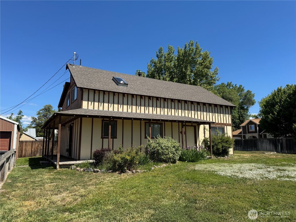 Photo of 401 W 14th Avenue, Ellensburg, WA 98926 (MLS # 2540647)