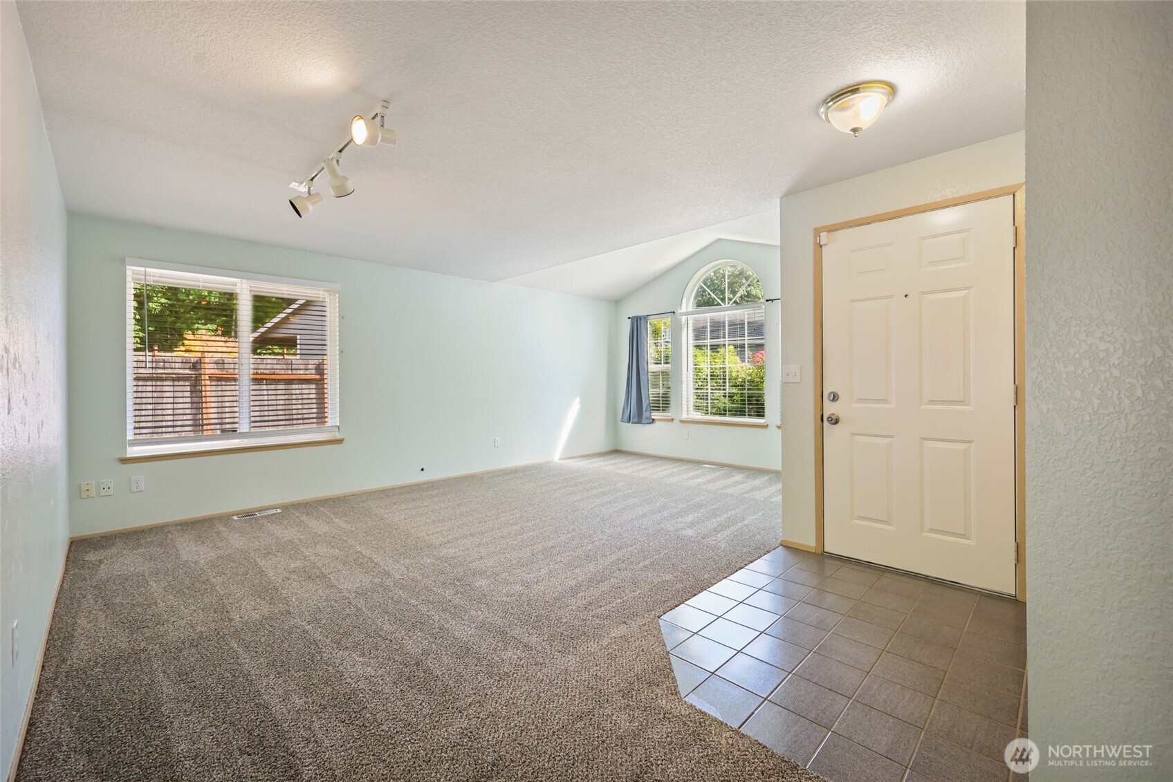 1618 Mapleridge Drive NE