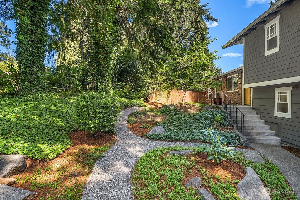 Photo of 860 Mountain Park Boulevard SW, Issaquah, WA 98027 (MLS # 2069008)