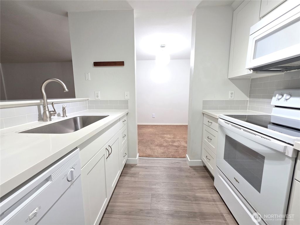 Photo of 975 Aberdeen Avenue NE #J104, Renton, WA 98056 (MLS # 2428933)