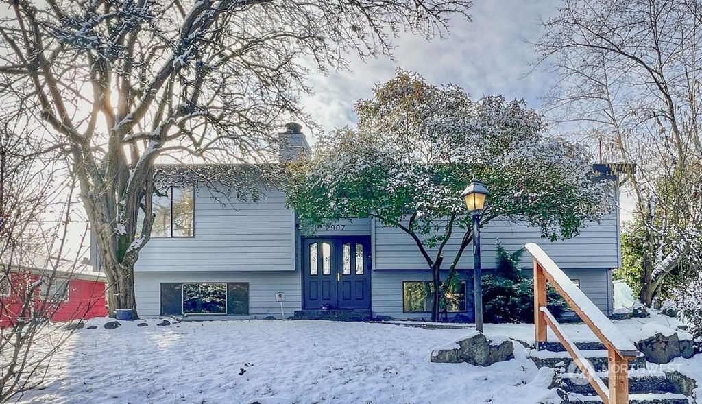 Photo of 2907 SW Trenton Street, Seattle, WA 98126 (MLS # 2327927)