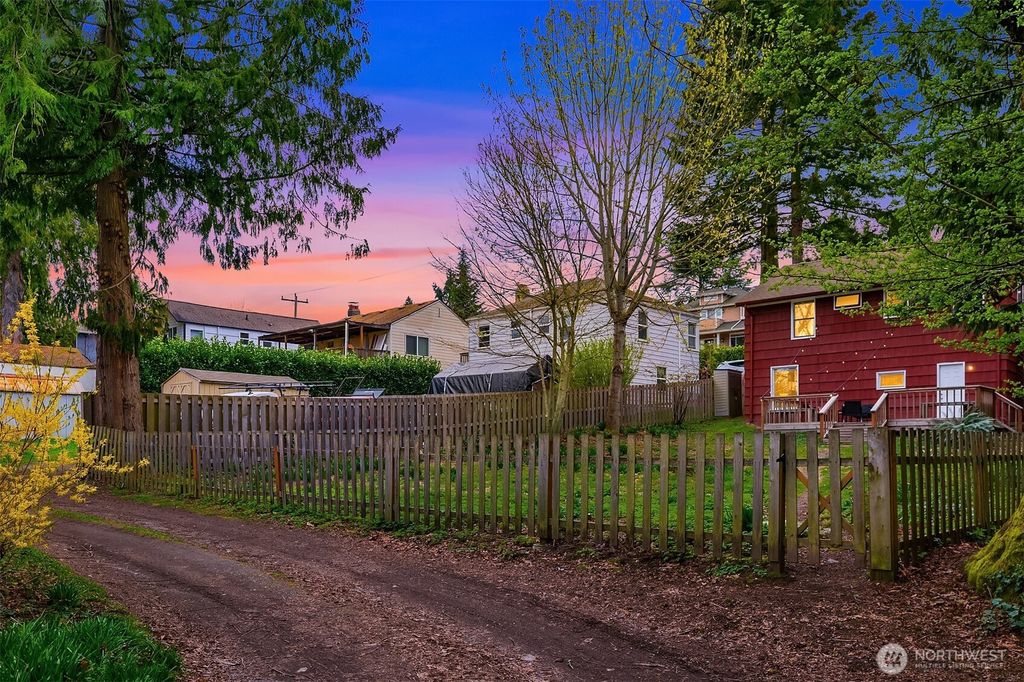 Photo of 3002 NE 97th St, Seattle, WA 98115 (MLS # 2352648)