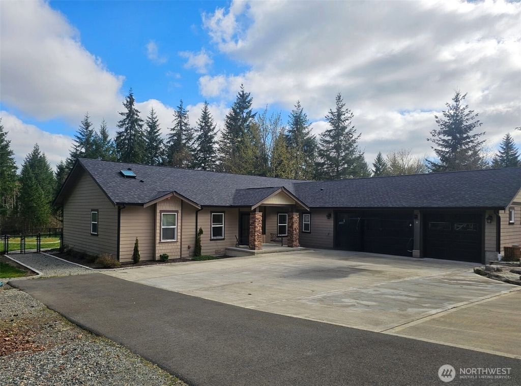 Photo of 14002 Rainier View Lane SE, Yelm, WA 98597 (MLS # 2503768)