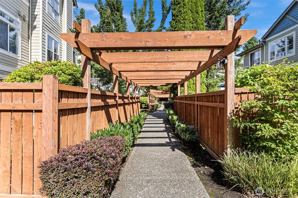 Photo of 2034 Newport Way NW #11-1, Issaquah, WA 98027 (MLS # 2580903)