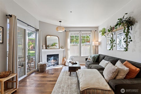 Photo of 2034 Newport Way NW #11-1, Issaquah, WA 98027 (MLS # 2580903)