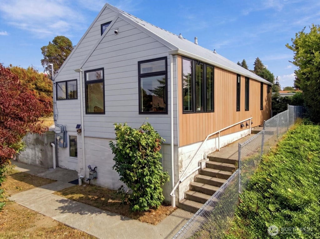 Photo of 10246 11th Avenue SW, Seattle, WA 98146 (MLS # 2577288)