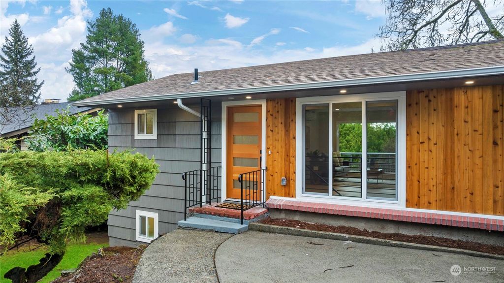 Photo of 9516 15th Avenue NE, Seattle, WA 98115 (MLS # 2189077)