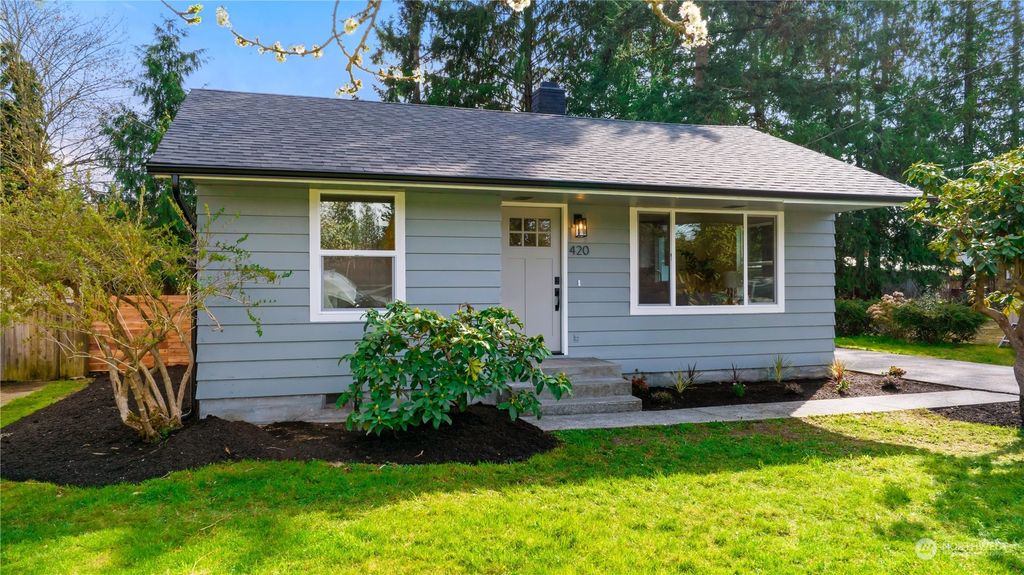Photo of 420 61st Street SE, Everett, WA 98203 (MLS # 2218975)