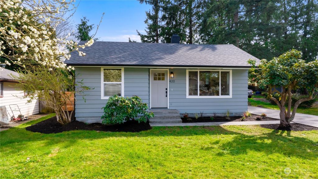 Photo of 420 61st Street SE, Everett, WA 98203 (MLS # 2218975)