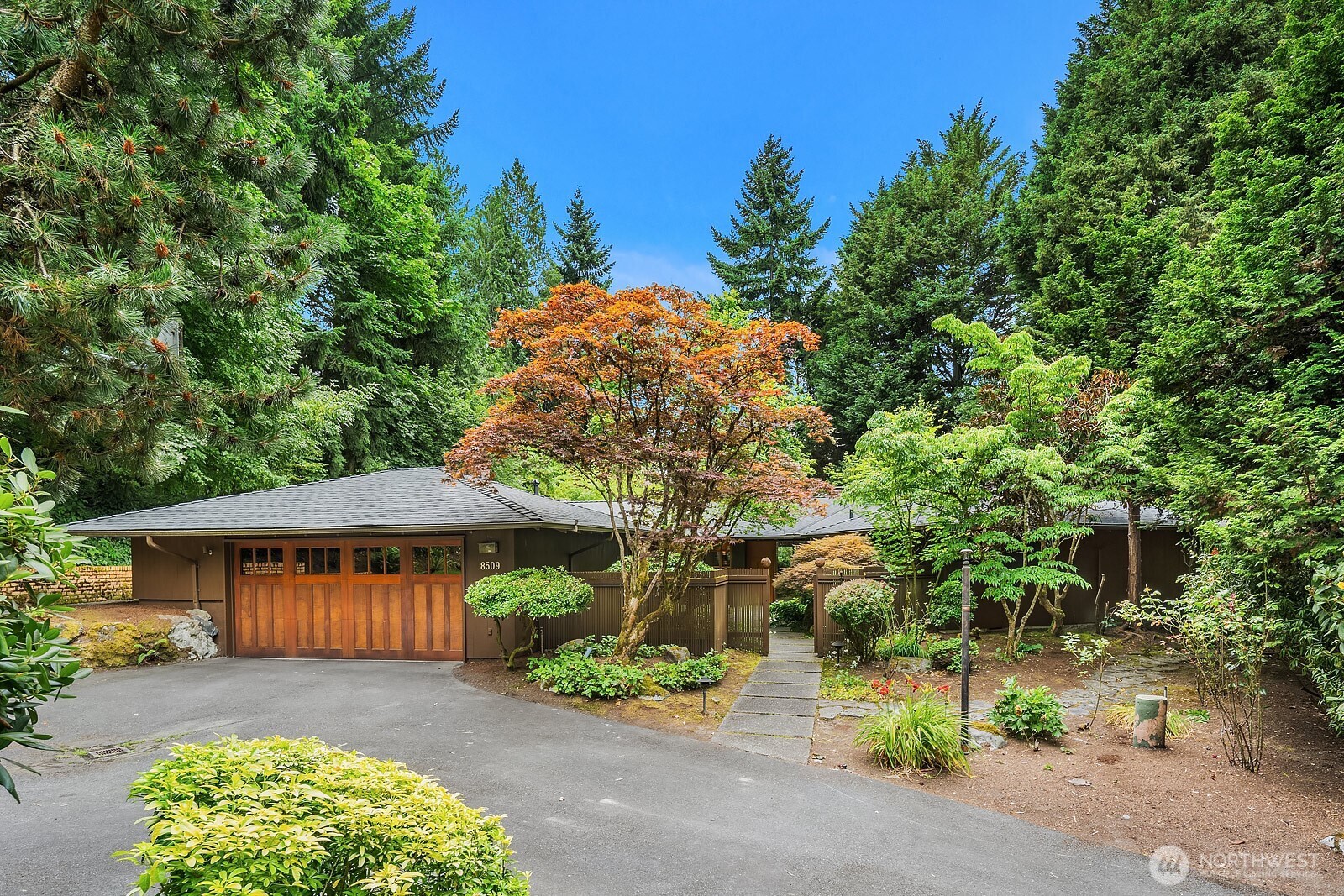 8509 NE 27th Place