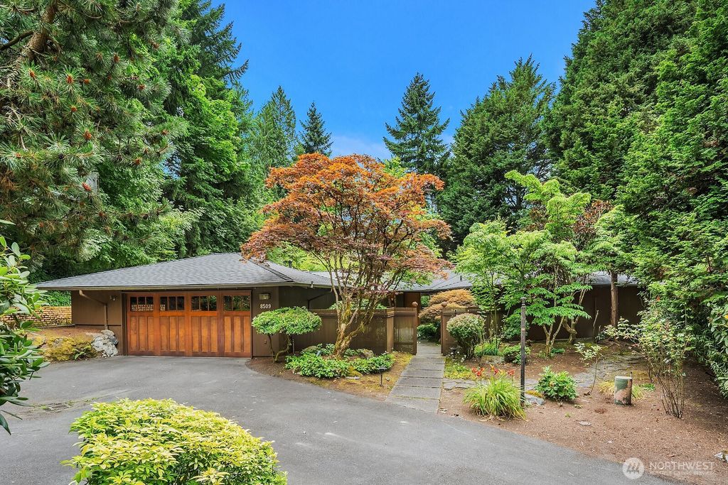 Photo of 8509 NE 27th Place, Clyde Hill, WA 98004 (MLS # 2420102)