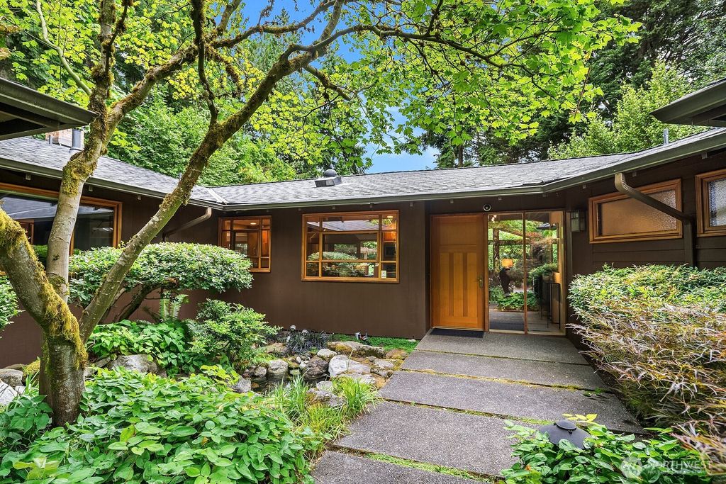 Photo of 8509 NE 27th Place, Clyde Hill, WA 98004 (MLS # 2420102)