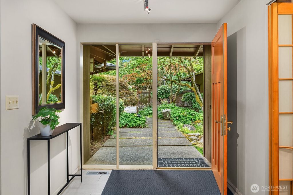 Photo of 8509 NE 27th Place, Clyde Hill, WA 98004 (MLS # 2420102)