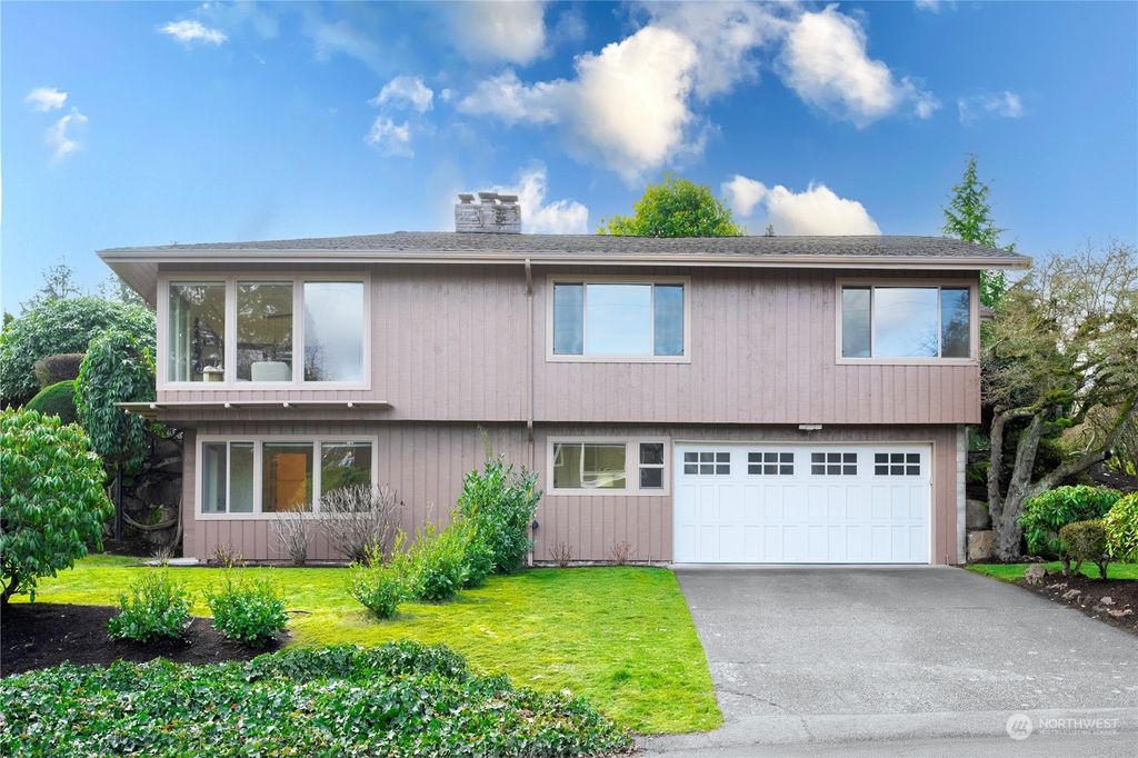 Photo of 4022 93rd AVE SE Ave, Mercer Island, WA 98040 (MLS # 2331735)