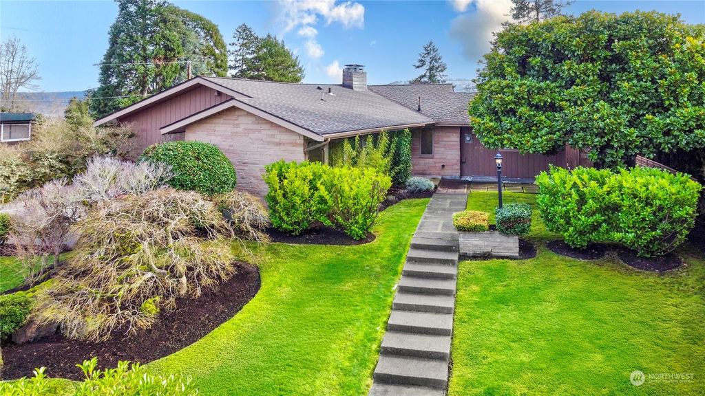 Photo of 4022 93rd AVE SE Ave, Mercer Island, WA 98040 (MLS # 2331735)