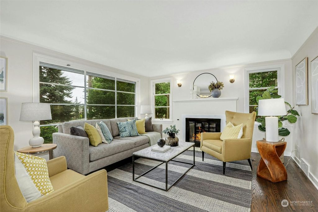 Photo of 7012 8th Avenue NE, Seattle, WA 98115 (MLS # 2253901)