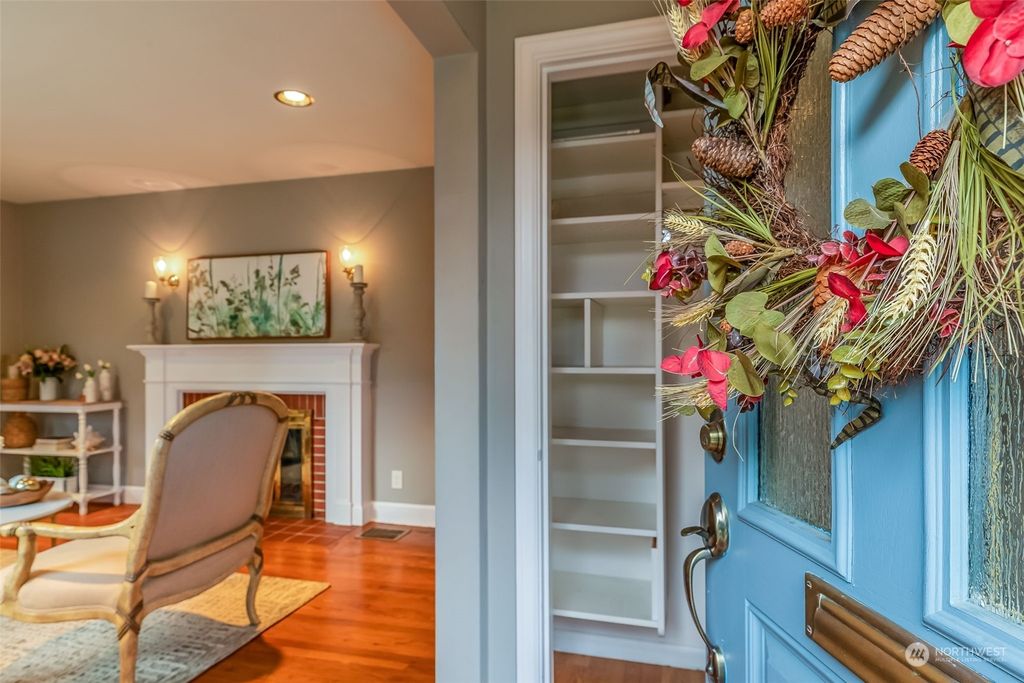 Photo of 2526 8th Avenue W, Seattle, WA 98119 (MLS # 2172730)