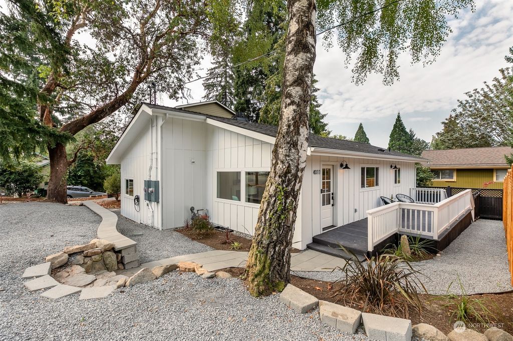 Photo of 4011 NE 115th Street #A, Seattle, WA 98125 (MLS # 1990734)