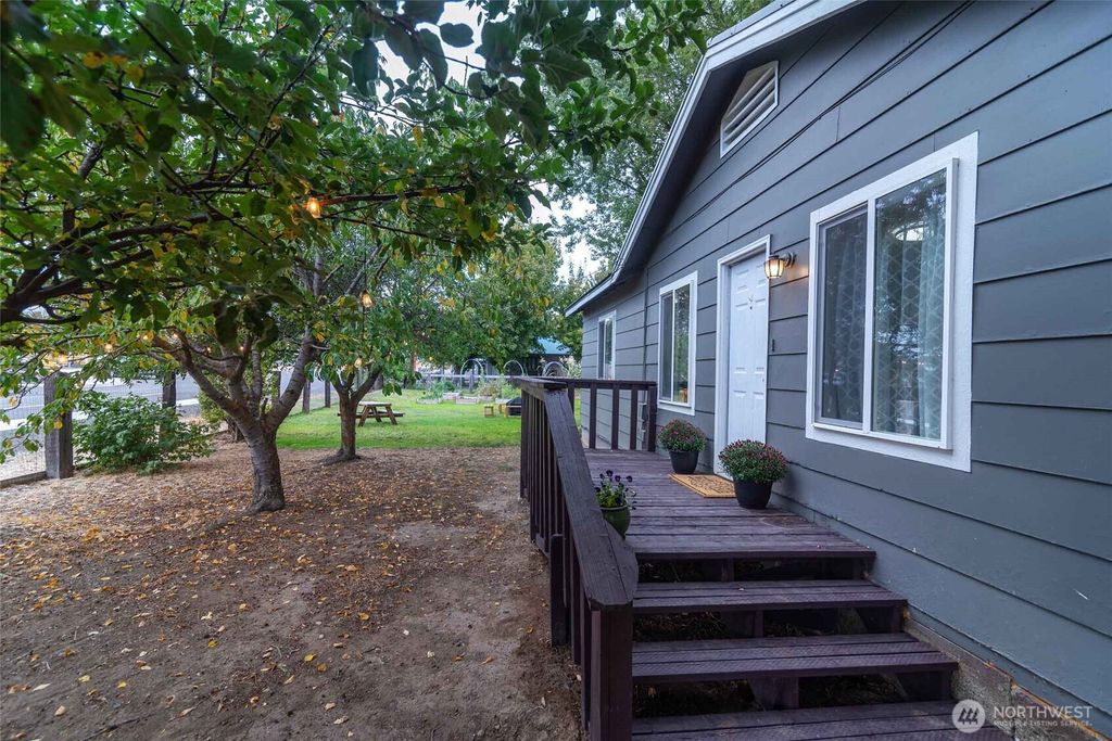 Photo of 600 N Pierce Street, Kittitas, WA 98934 (MLS # 2445209)