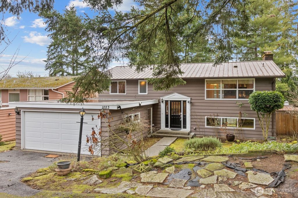 Photo of 1023 109th Avenue SE, Bellevue, WA 98004 (MLS # 2334001)
