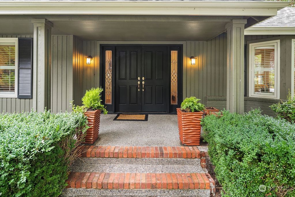 Photo of 8884 SE 74th Place, Mercer Island, WA 98040 (MLS # 2150814)
