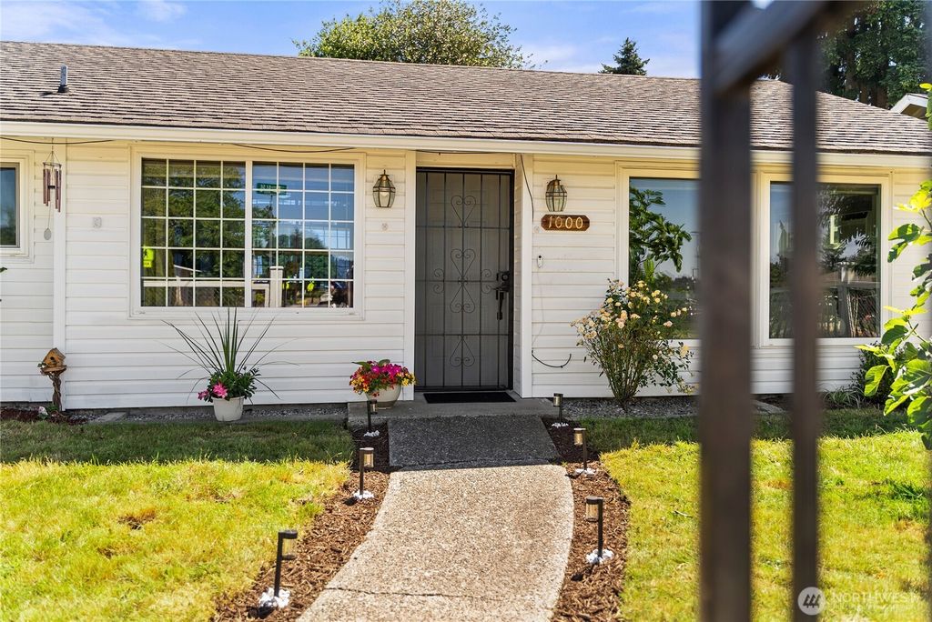 Photo of 1000 D Street SE, Auburn, WA 98002 (MLS # 2541451)