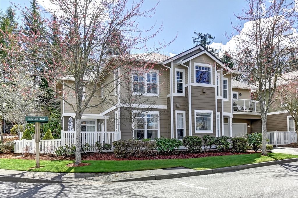 Photo of 22557 SE 45th Street #1668, Issaquah, WA 98029 (MLS # 2053306)