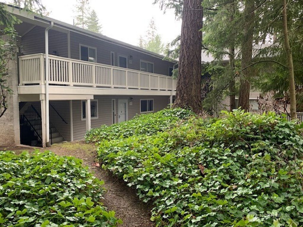 Photo of 14435 NE 40 Street #B101, Bellevue, WA 98007 (MLS # 2496639)