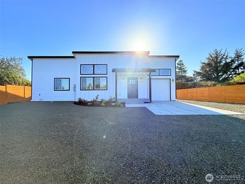 Photo of 737 Ocean Shores Boulevard SW, Ocean Shores, WA 98569 (MLS # 2516872)
