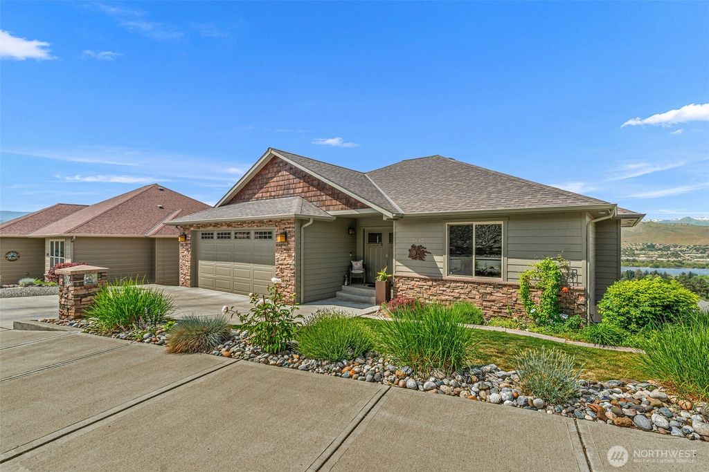 Photo of 2642 Catalina Ave AVE, East Wenatchee, WA 98802 (MLS # 2521329)