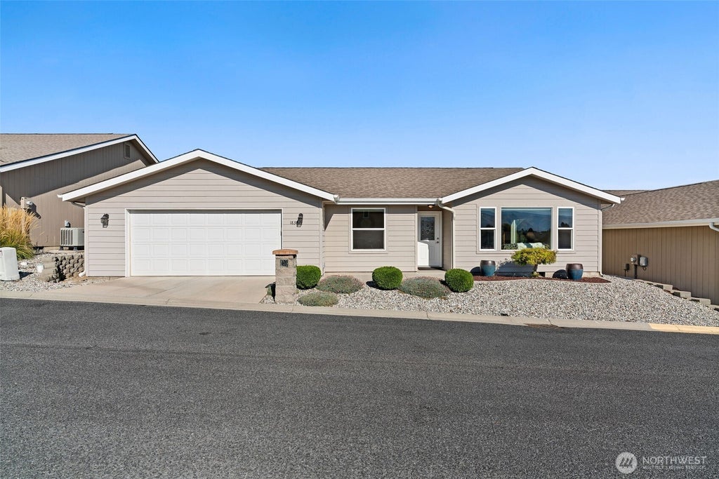 Photo of 1838 Heritage Drive, Wenatchee, WA 98801 (MLS # 2590981)