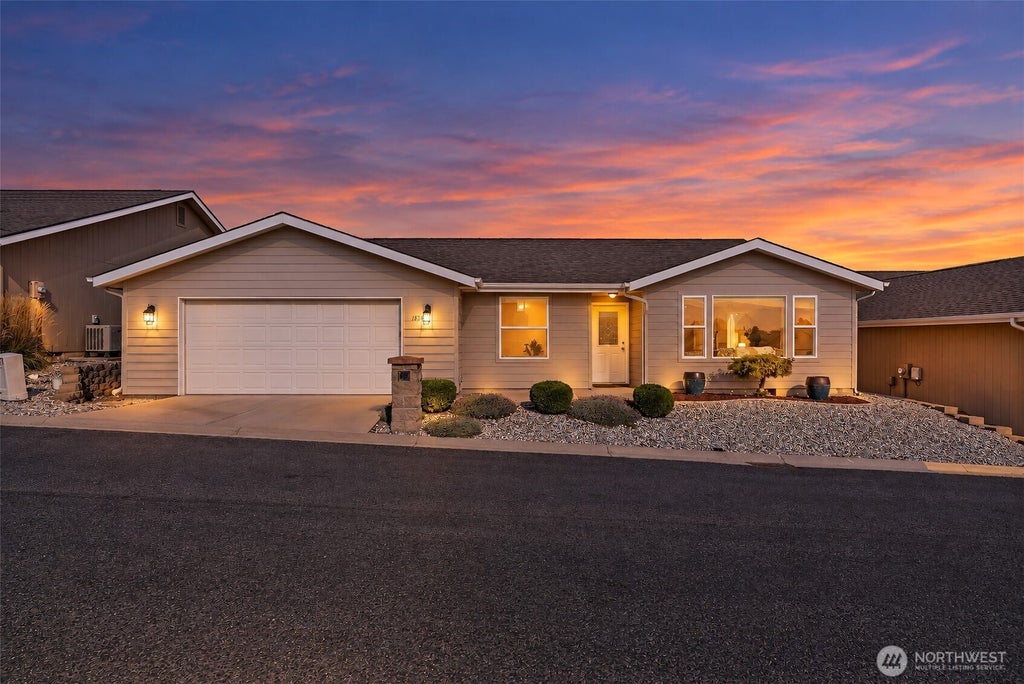Photo of 1838 Heritage Drive, Wenatchee, WA 98801 (MLS # 2590981)