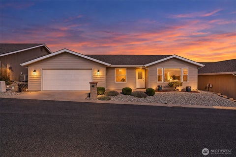 Photo of 1838 Heritage Drive, Wenatchee, WA 98801 (MLS # 2590981)