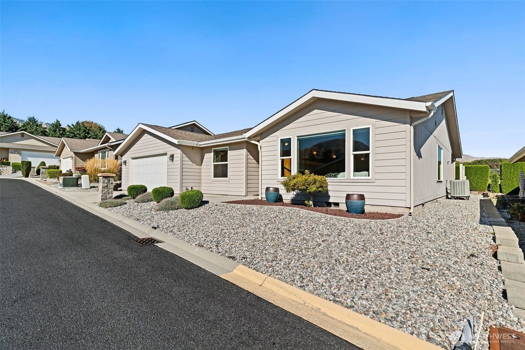 Photo of 1838 Heritage Drive, Wenatchee, WA 98801 (MLS # 2590981)