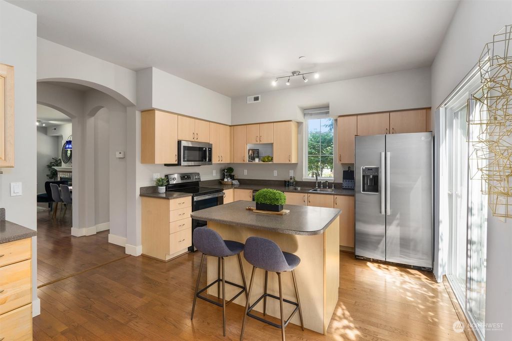 Photo of 18291 NE 97th Way #101, Redmond, WA 98052 (MLS # 2176735)