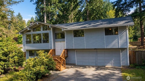 Photo of 18016 S Tapps Drive E, Lake Tapps, WA 98391 (MLS # 2586776)